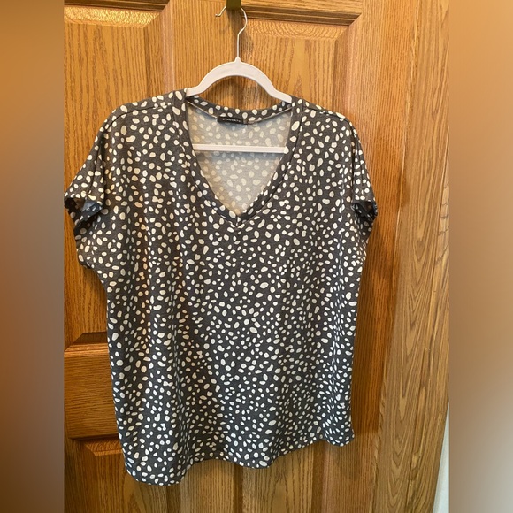 Staccato cute gray and white polkadot top - Picture 1 of 6